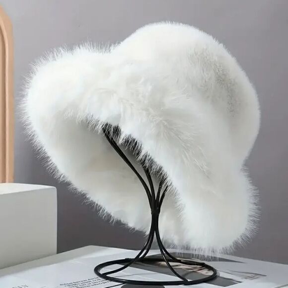 Accessories - Warm Faux fur Basket Hat for Women